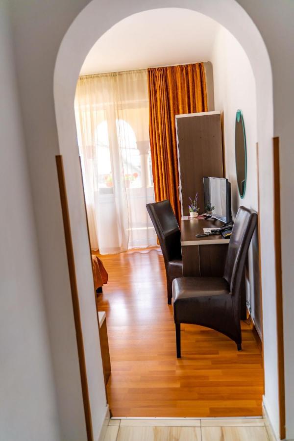 Hotel Turist Pucioasa Esterno foto