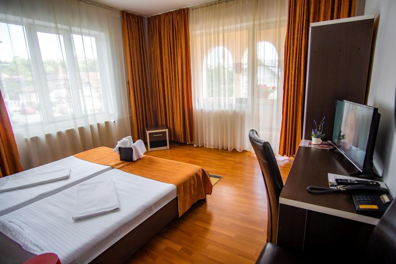 Hotel Turist Pucioasa Esterno foto