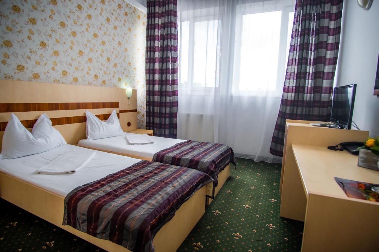 Hotel Turist Pucioasa Esterno foto