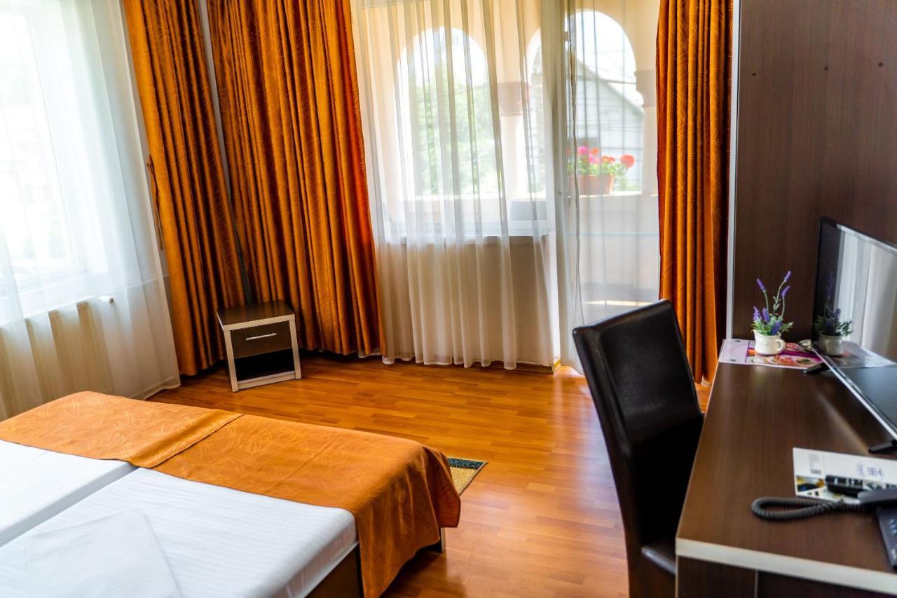 Hotel Turist Pucioasa Esterno foto