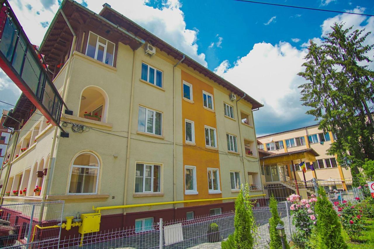 Hotel Turist Pucioasa Esterno foto