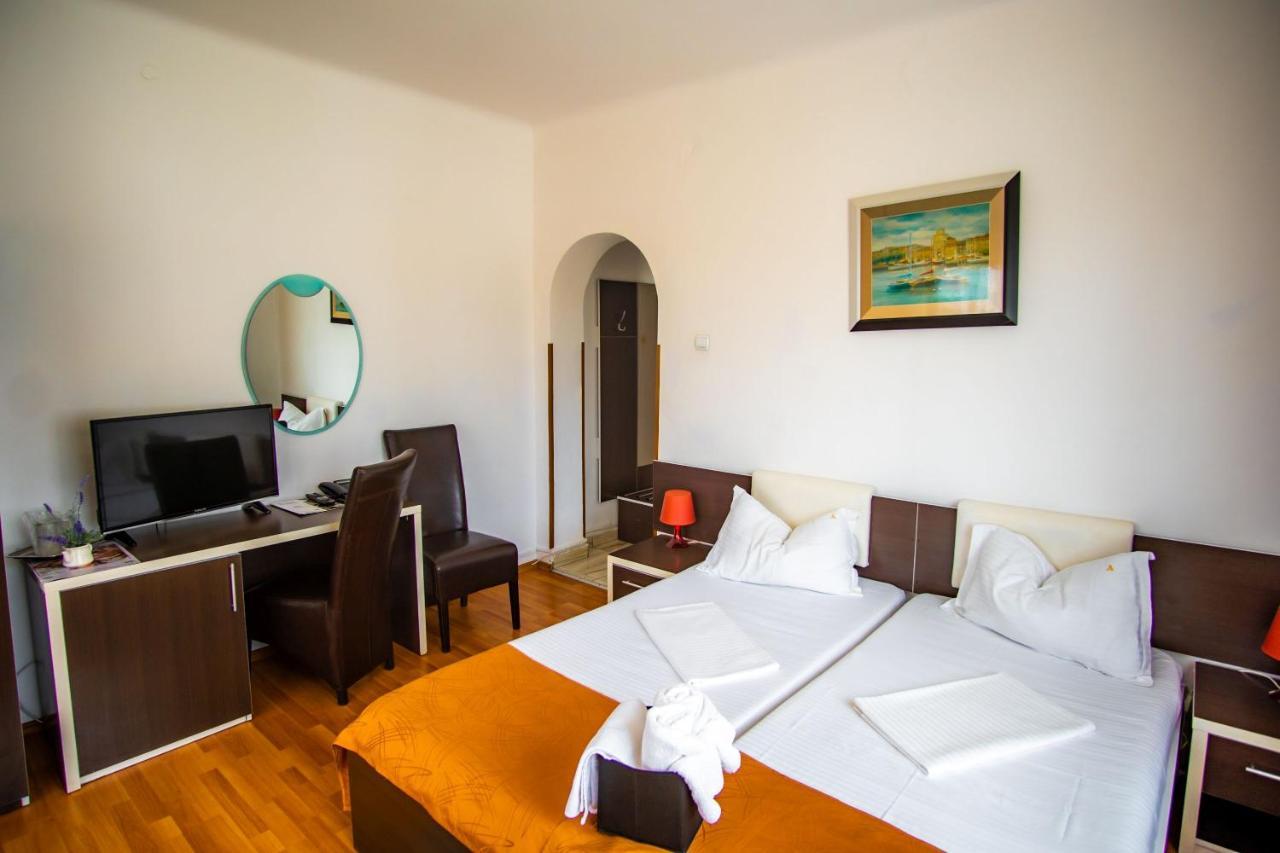 Hotel Turist Pucioasa Esterno foto