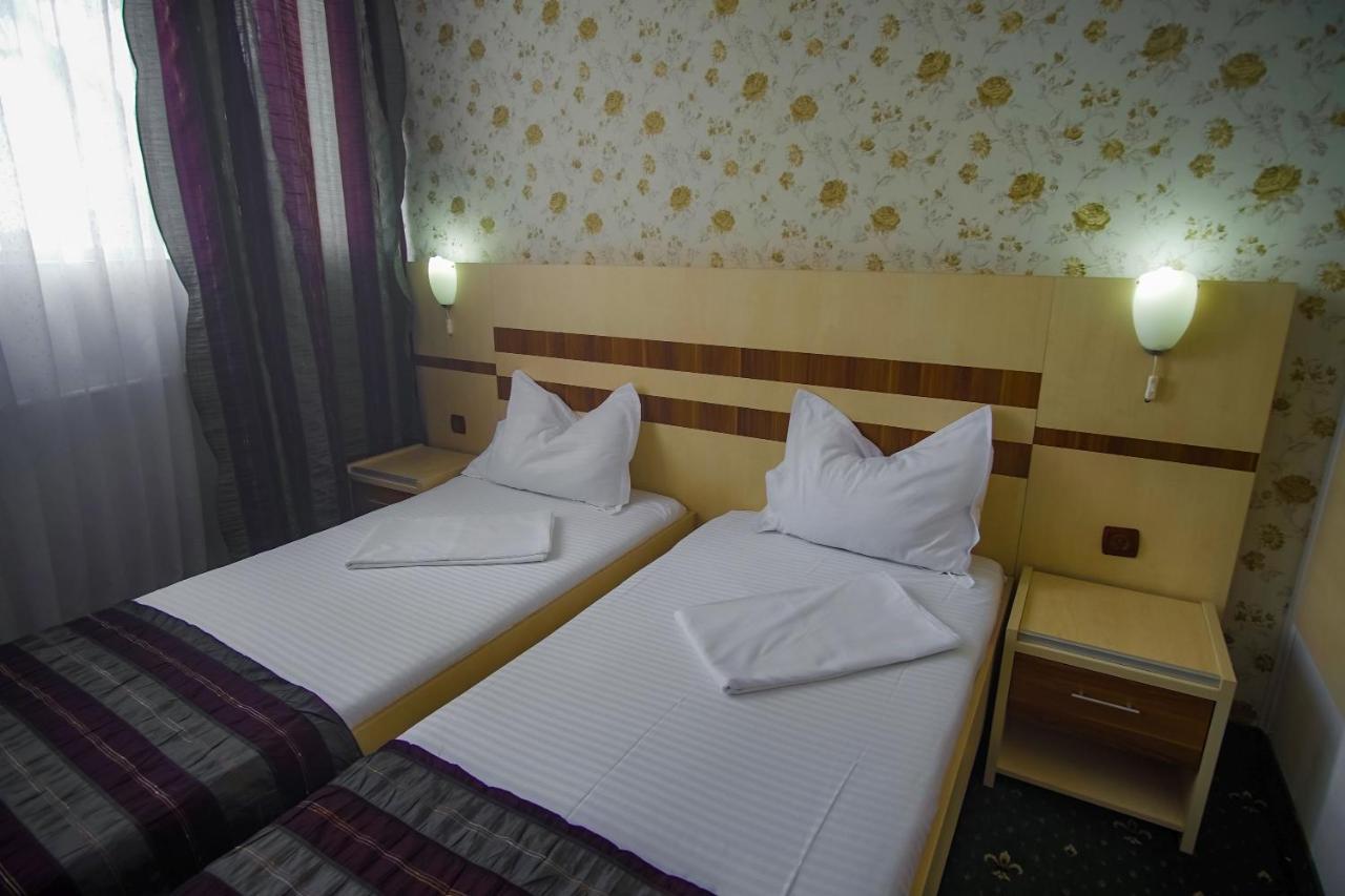 Hotel Turist Pucioasa Esterno foto